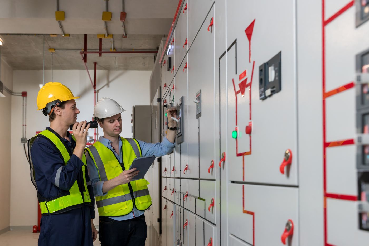 Field service team working with mobile tools